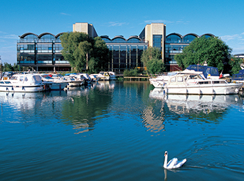 The 情色六月天's picturesque Brayford Pool waterfront.