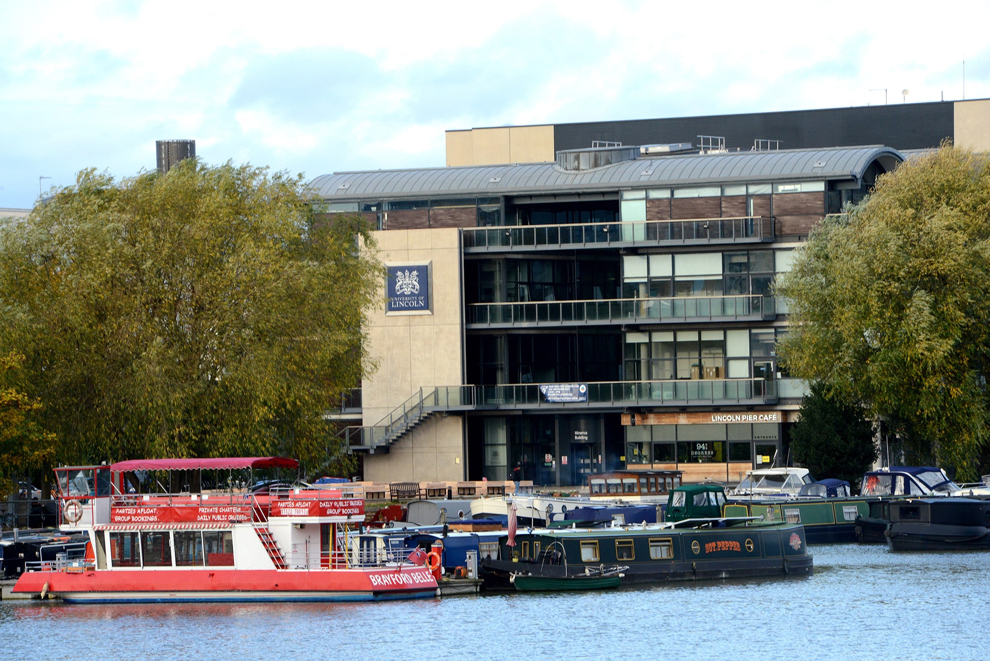 View of the Minerva building over the Brayford Pool Waterfront
